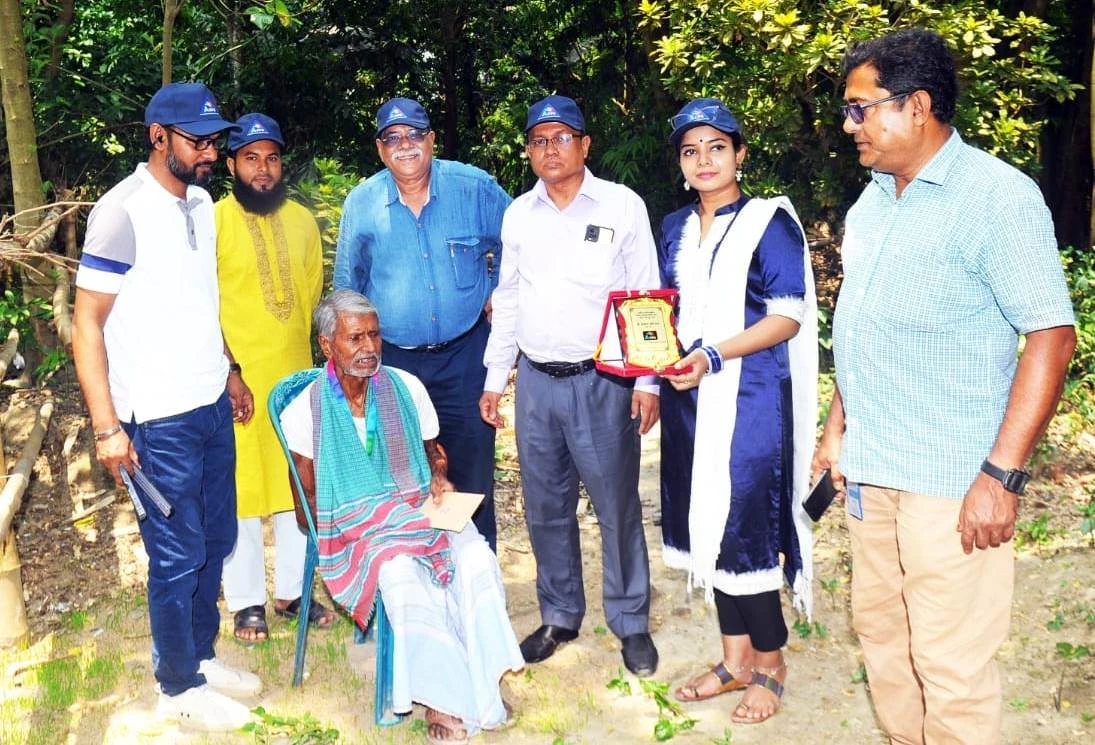 আকাশ কলি দাসকে 'পাখি-বন্ধু' পদকে ভূষিত করল অ্যাপস