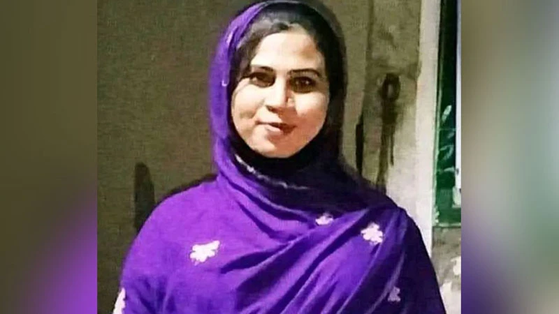 পাঁচ নারীকে হারিয়ে ভাইস চেয়ারম্যান হলেন তৃতীয় লিঙ্গের মুন্নি