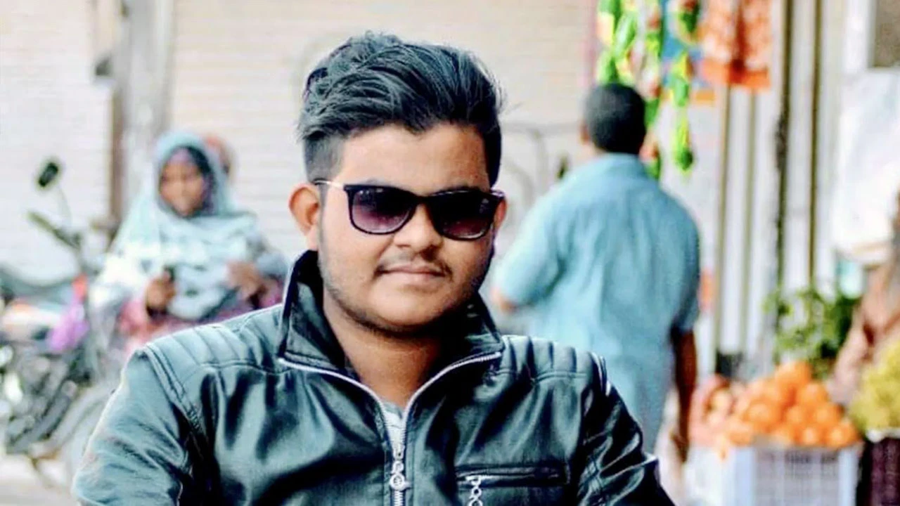 বস্তাভর্তি দেশীয় অস্ত্রসহ ছাত্রলীগের সাধারণ সম্পাদকসহ আটক ১২