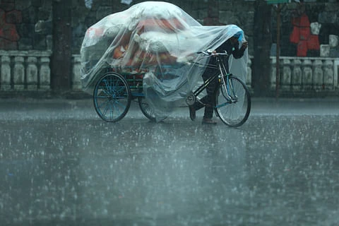 সারা দেশে রোববার ভারী বৃষ্টির পূর্বাভাস