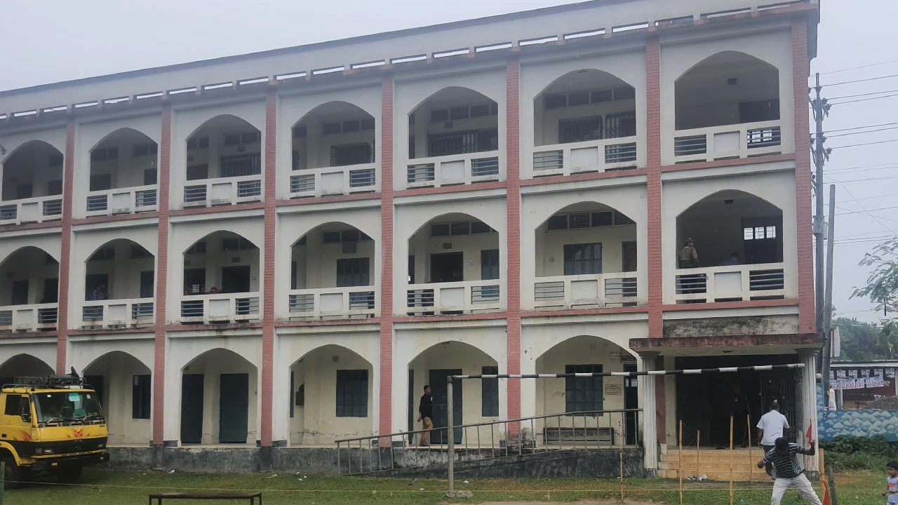 আ.লীগের দুইপক্ষের দলাদলি, ভোটারদের মধ্যে আতঙ্ক