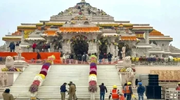 বাবরি মসজিদ ভেঙে নির্মাণের ছয় মাস না যেতেই রাম মন্দিরে ফাটল