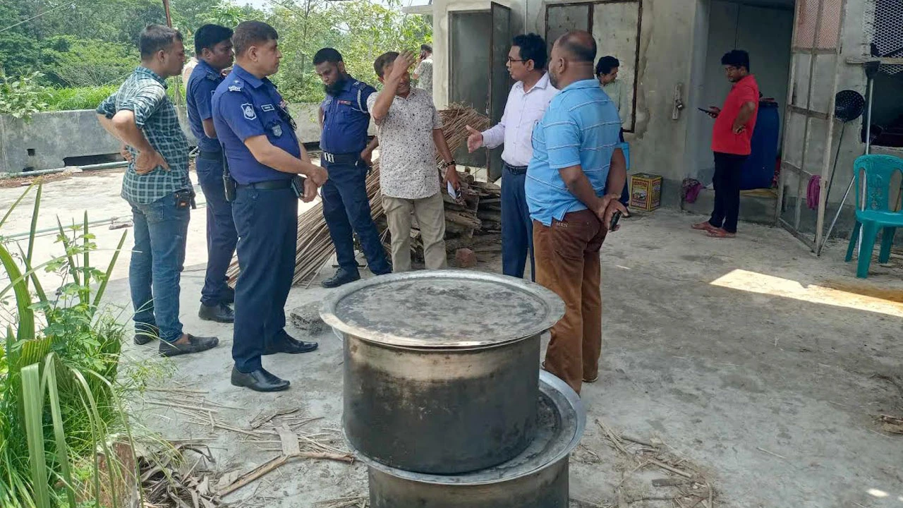 ভোটারদের জন্য রান্না করা গরুর মাংস গেল এতিমখানায়