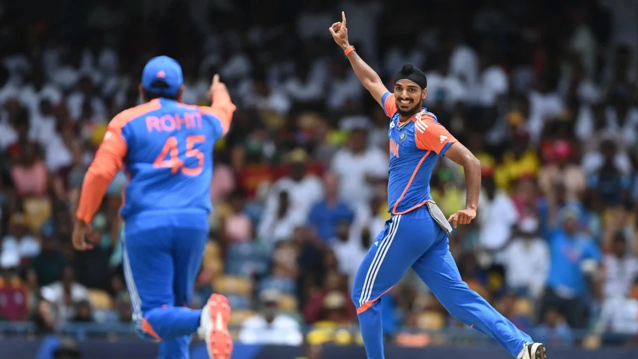 ১৩ বছরের অপেক্ষা শেষে ভারতের ঘরে বিশ্বকাপ