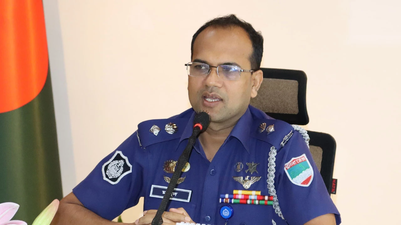 ছদ্মবেশে বিভিন্ন থানায় ঘুরলেন যশোরের নবাগত পুলিশ সুপার
