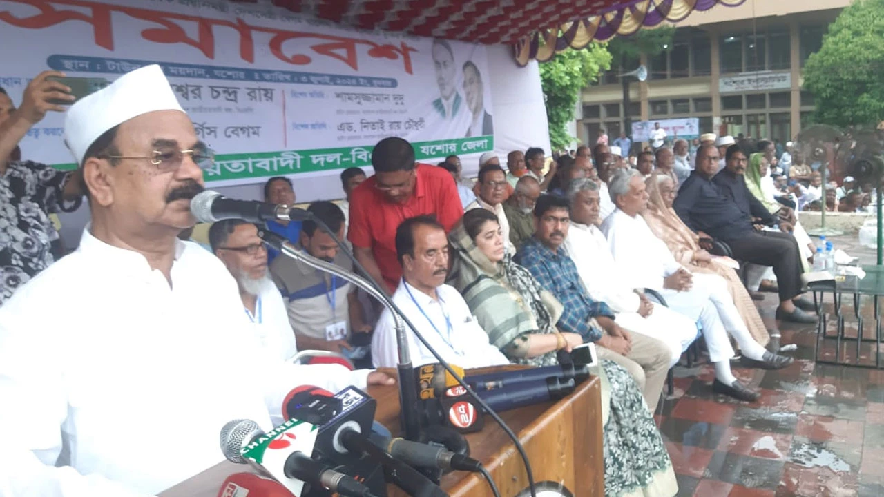 অর্থনীতি বলে কোনো নীতি নেই, এই সরকারের আছে শুধু দুর্নীতি