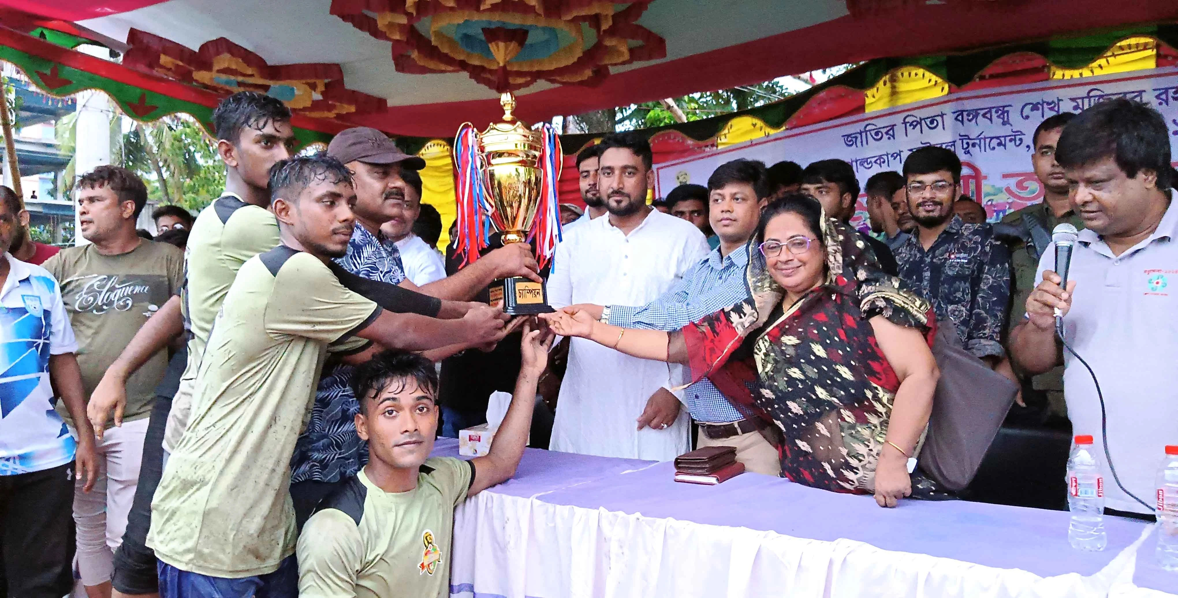 কেশবপুরে বঙ্গবন্ধু গোল্ডকাপ ফুটবল টুর্নামেন্টের ফাইনালে চ্যাম্পিয়ন ত্রিমোহিনী ইউনিয়ন