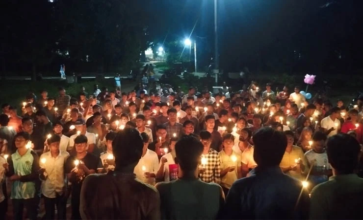 কলকাতায় নারী চিকিৎসক মৌমিতাকে ধর্ষণ ও খুনের প্রতিবাদে জাবিতে সংহতি সমাবেশ