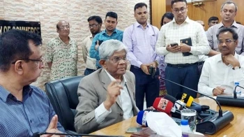 চাঁদাবাজি থেমে নেই, জানালেন অর্থ ও বাণিজ্য উপদেষ্টা
