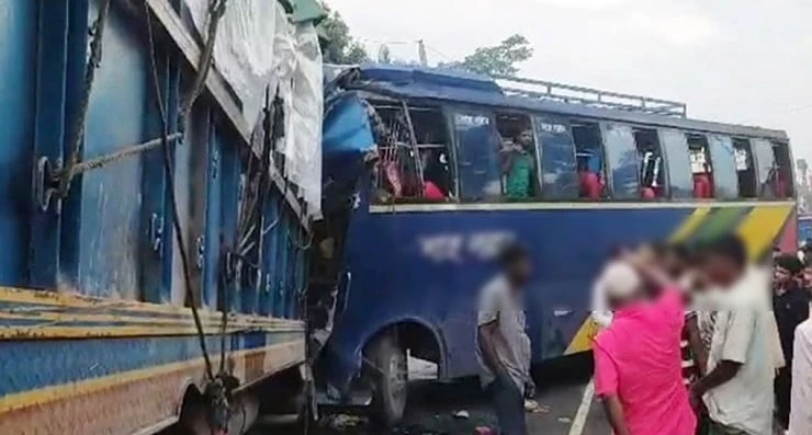 নরসিংদী ও গোপালগঞ্জে সড়ক দুর্ঘটনায় ৯ জনের মৃত্যু