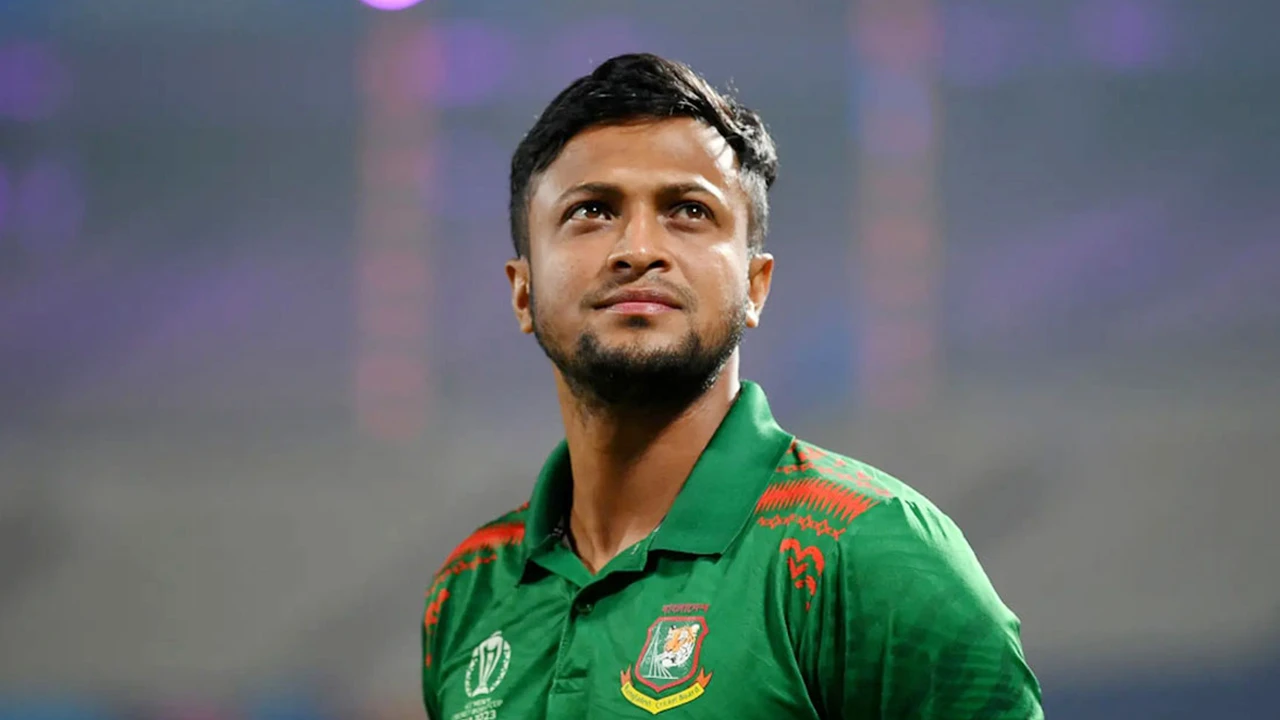 আন্তর্জাতিক ক্রিকেটে বোলিং নিষেধাজ্ঞায় সাকিব