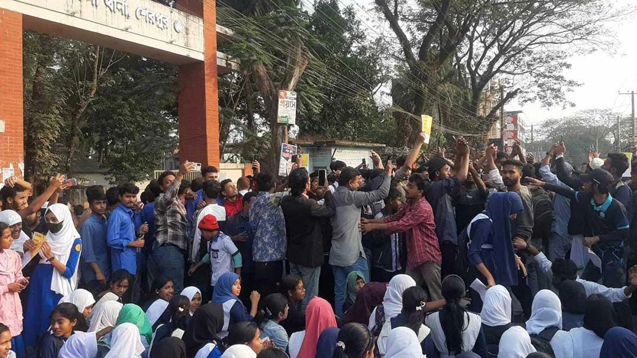 কিশোরী ধর্ষণের ঘটনায় থানা ঘেরাও, মহাসড়ক অবরোধ