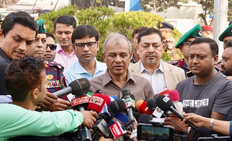 বিশেষ অভিযানে আইনশৃঙ্খলা বাহিনীর সদস্যদের গাফিলতি পেলে ব্যবস্থা: স্বরাষ্ট্র উপদেষ্টা